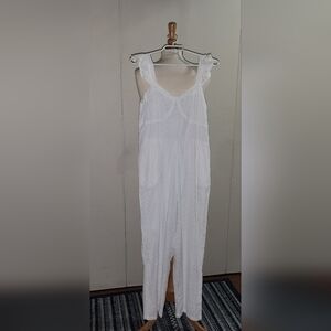 japna white eyelet ruffle sleeve jumpsuit - size large
